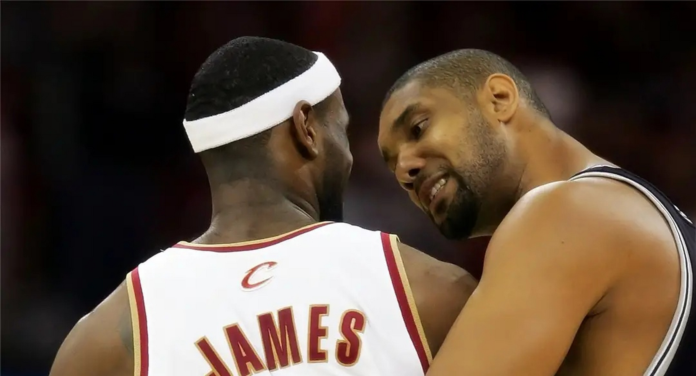 2米门将&“6国元帅”：两名法国球员随阿森纳U16夺冠（两位法国球员助阿森纳U16夺冠：2米门神与“六国元帅”）