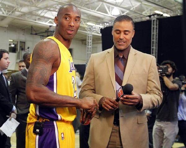 斯帕莱蒂：弗拉霍维奇会缺阵两三个月；我们要赢而且踢得漂亮（斯帕莱蒂：弗拉霍维奇将伤缺2-3个月，我们要赢也要踢得好看）