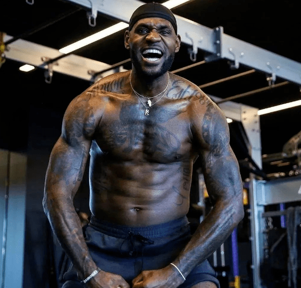 英超焦点战：利物浦主场迎战热刺,（英超重磅对决：利物浦主场对阵热刺）